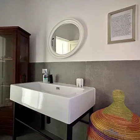 Stylish Interior Design In The Historic Centre A Few Minutes' Walk From The Central Station, With Terrace And Two Bathrooms